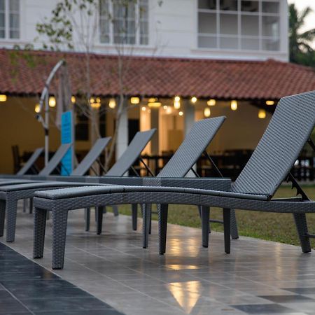 The Covanro Airport Hotel - Katunayake Gampaha Esterno foto