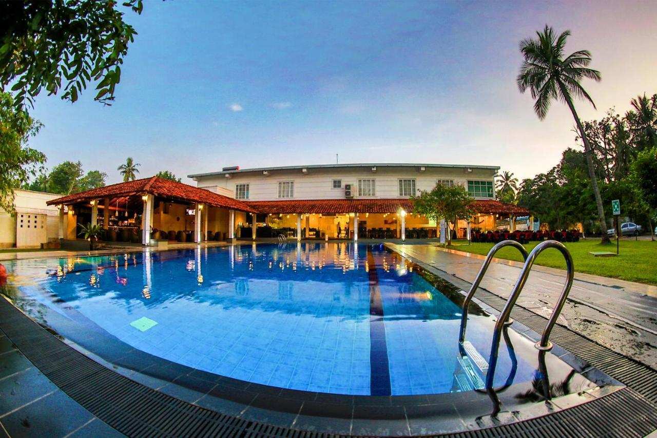 The Covanro Airport Hotel - Katunayake Gampaha Esterno foto