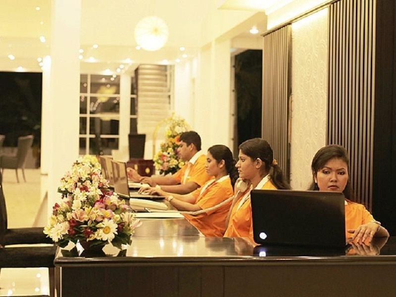 The Covanro Airport Hotel - Katunayake Gampaha Esterno foto
