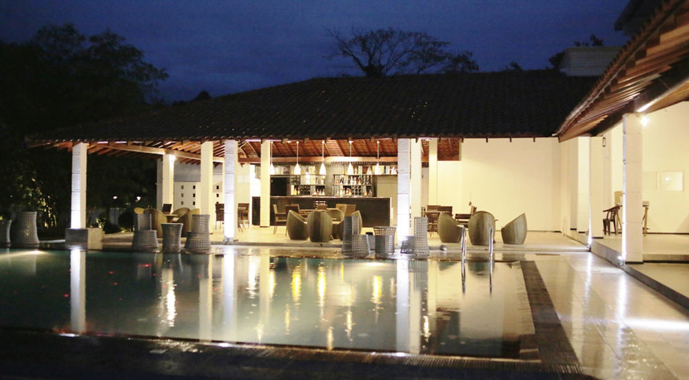 The Covanro Airport Hotel - Katunayake Gampaha Esterno foto