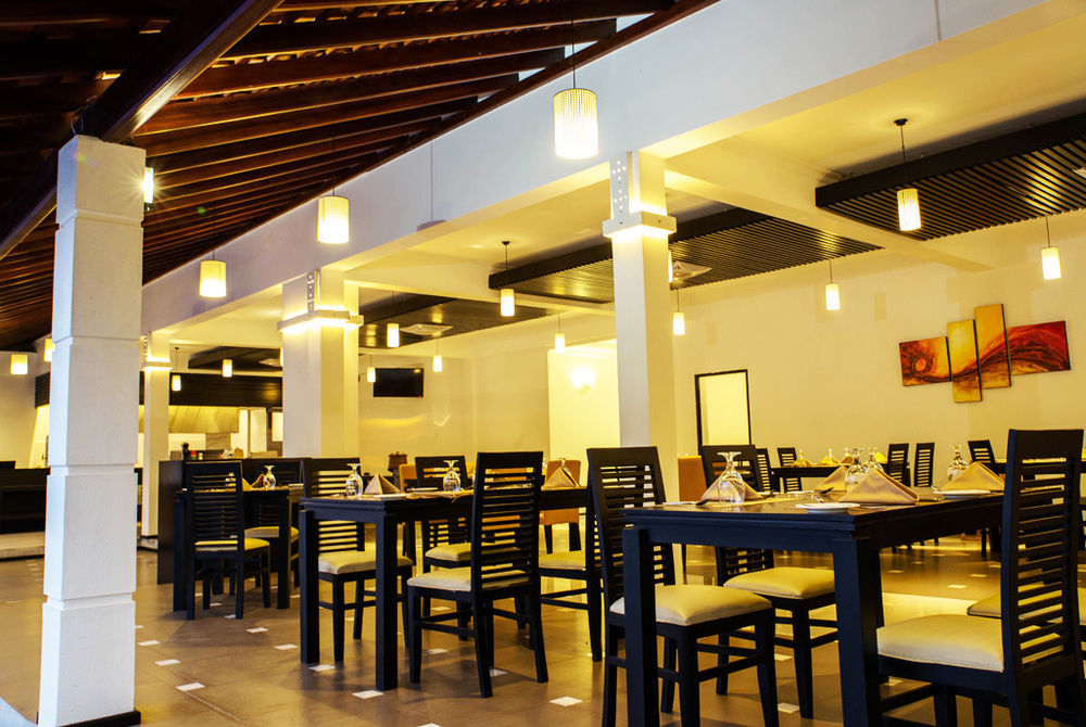 The Covanro Airport Hotel - Katunayake Gampaha Esterno foto