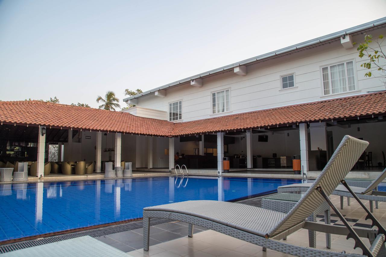 The Covanro Airport Hotel - Katunayake Gampaha Esterno foto