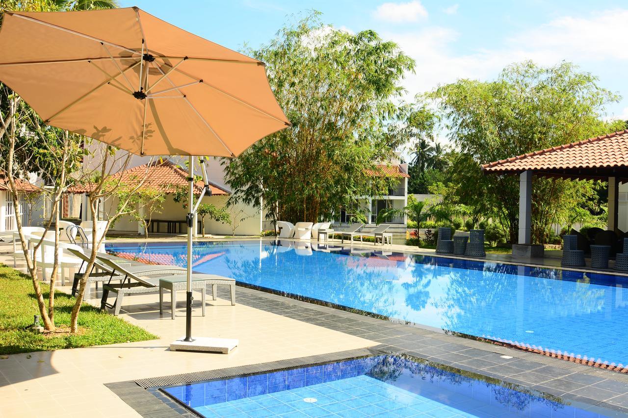 The Covanro Airport Hotel - Katunayake Gampaha Esterno foto