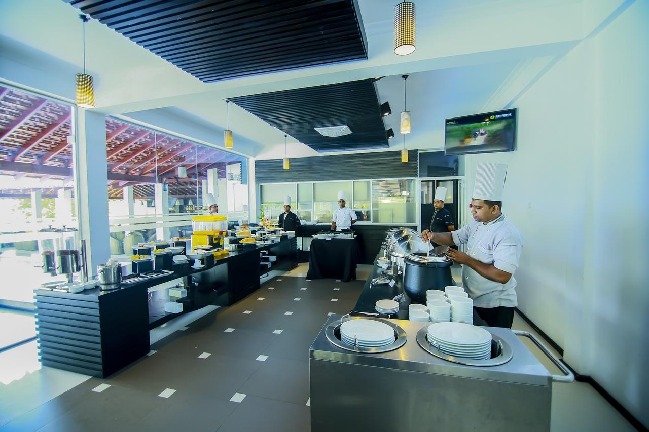 The Covanro Airport Hotel - Katunayake Gampaha Esterno foto