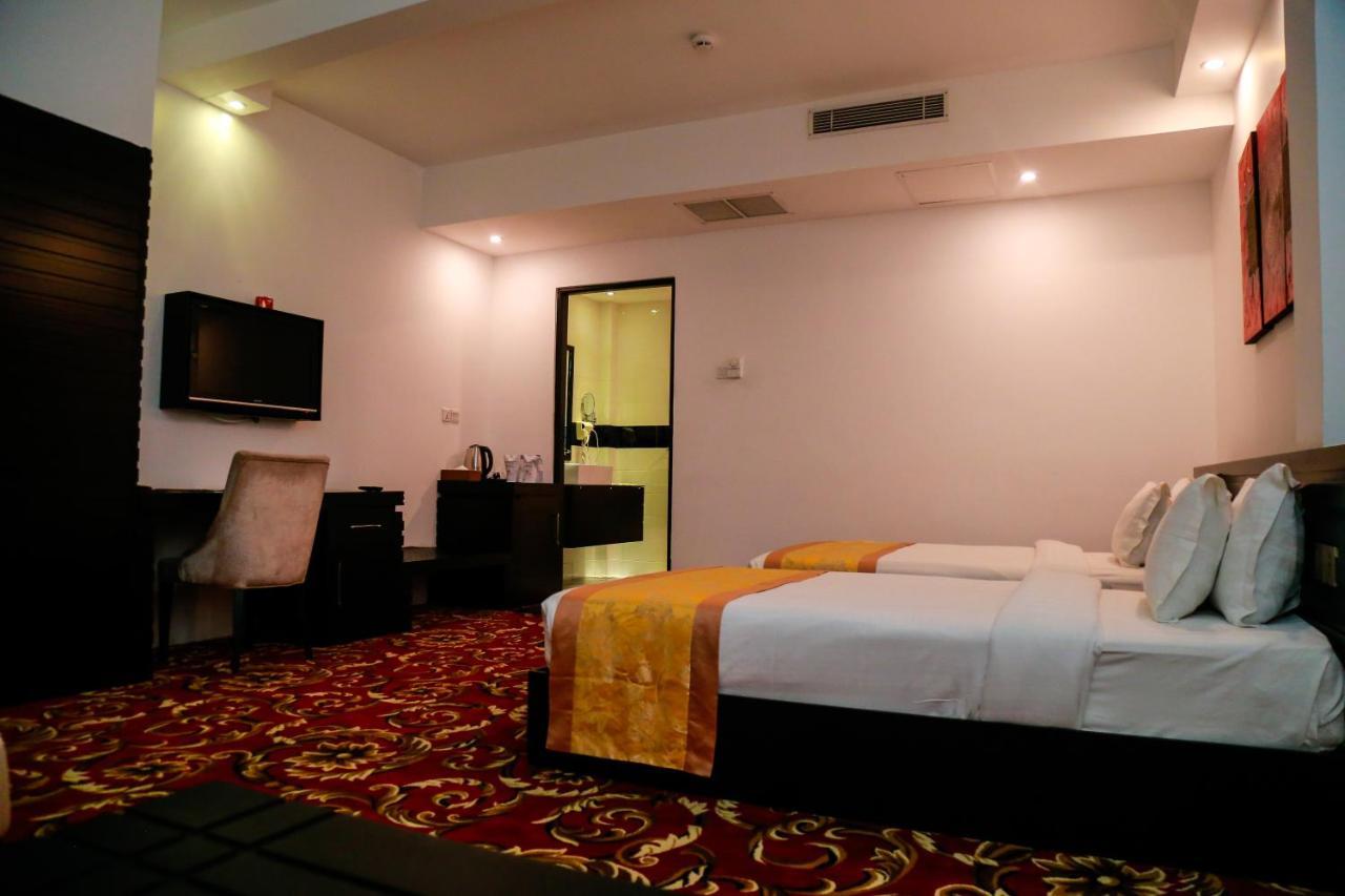 The Covanro Airport Hotel - Katunayake Gampaha Esterno foto